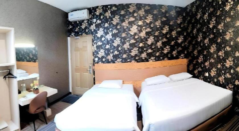 בנדונג Mine Home Hotel By Sovia מראה חיצוני תמונה